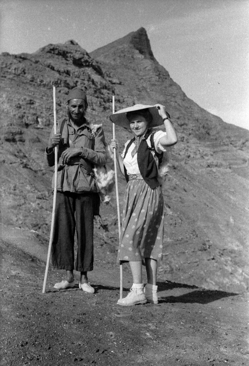Jamete e Isabel Althaus cruzando la Degollada de Gran Valle Pico del Fraile sep 1948